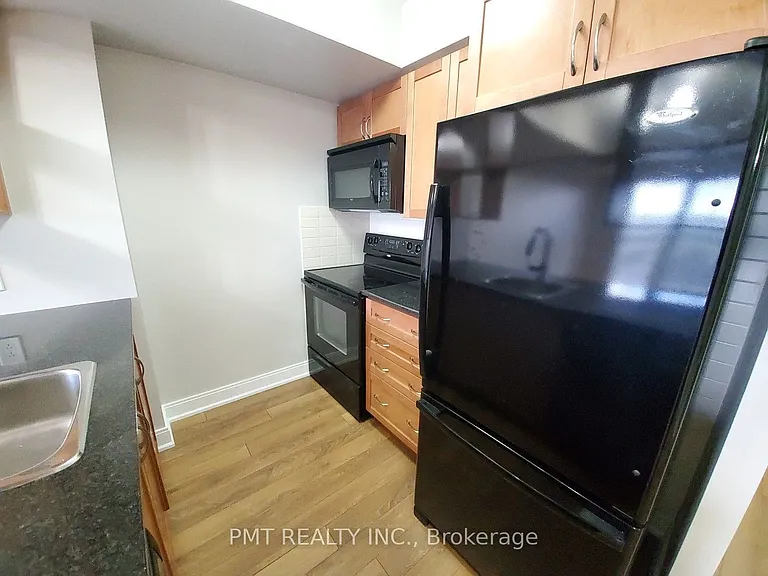135 Village Green Sq #1421 — Photo 2
