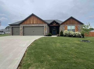 1608 Snyder Wolf Cv, Bentonville, AR 72713