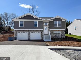 10 Cheltenham Ln, Carlisle, PA 17013