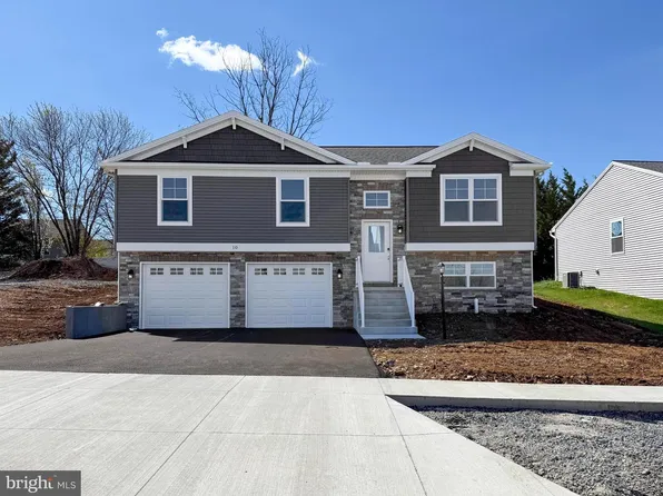 10 Cheltenham Ln, Carlisle, PA 17013