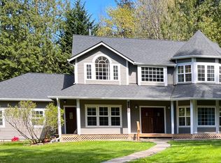 9472 Holly Farm Ln NE, Bainbridge Island, WA 98110