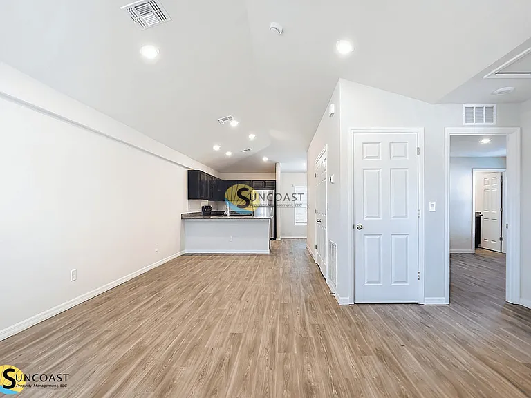 27078 Adams St — Photo 4
