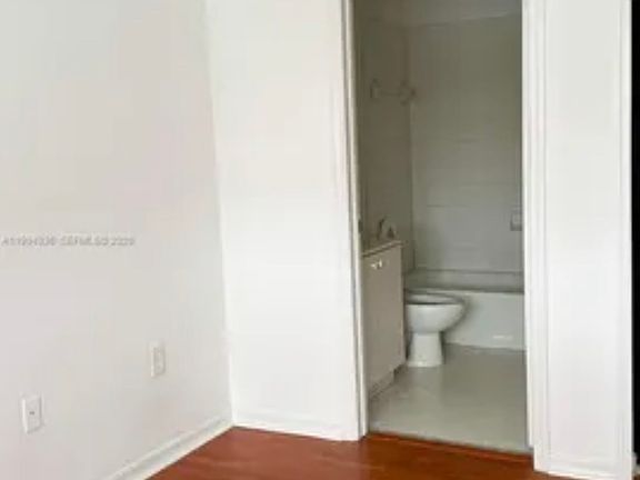 4th image of 2920 SE 13th Ave Unit 203