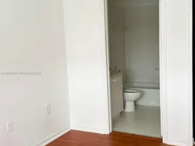 2920 SE 13th Ave #203 — Photo 4