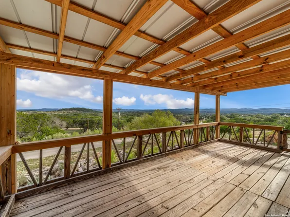 1129 Wright Dr, Bandera, TX 78003