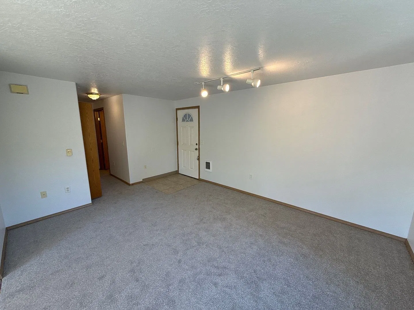 2 bed, 2.0 bath, 1049 sqft, $1,495 — Photo 4