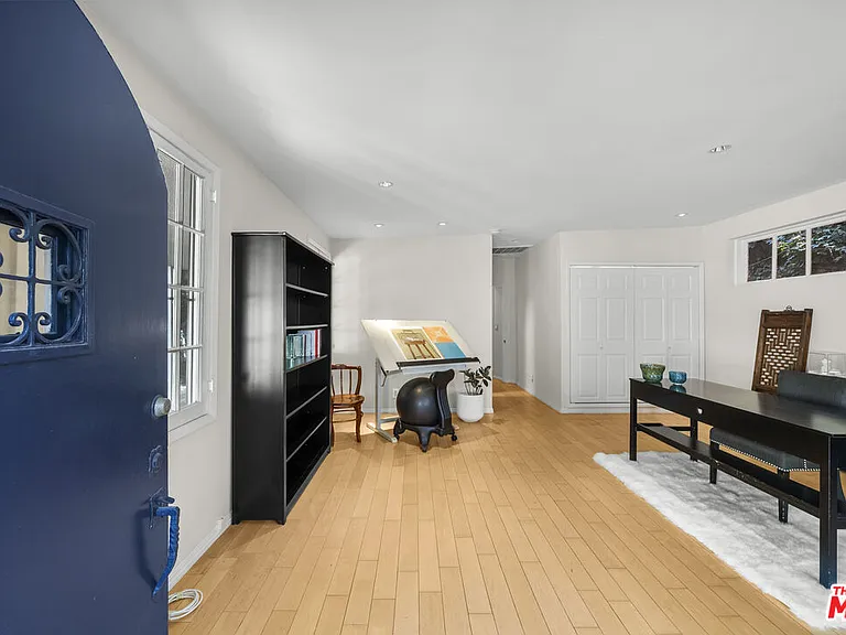 2377 N Beverly Glen Blvd — Photo 18