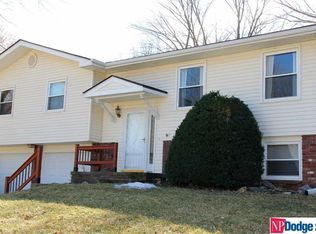 1425 Cherry Tree Ln, Papillion, NE 68133