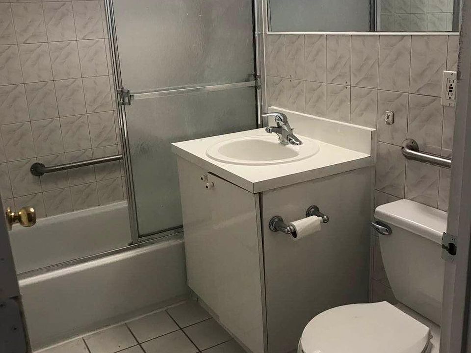 1st image of 16717 65th Ave #2FL