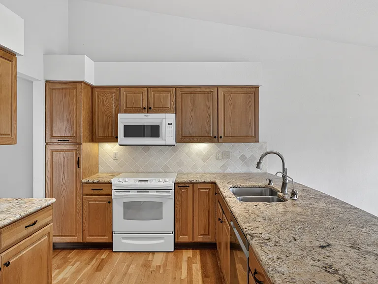 8970 Greenwich Ct — Photo 4
