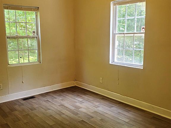 3rd image of 325 Goff St
