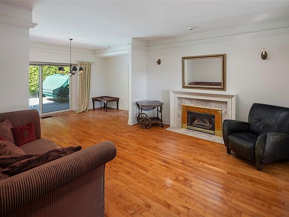 5th image of 1632 Beach Dr