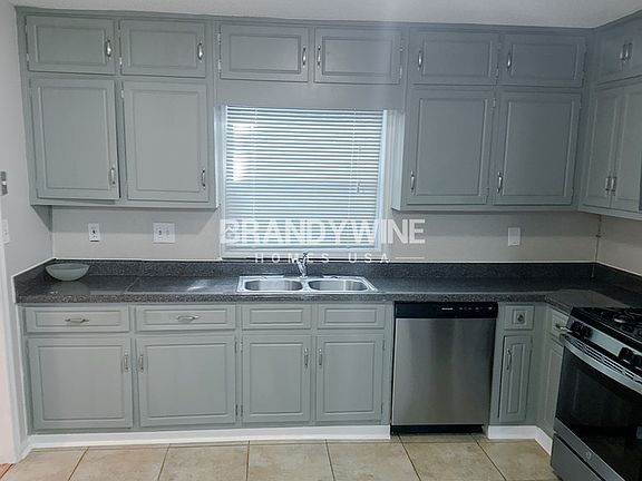 3rd image of 1493 Bentley Ln SE