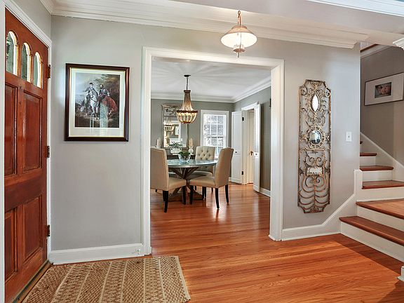 3rd image of 460 W Gregory Blvd