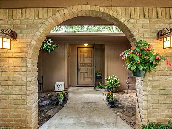 3rd image of 4701 Valleycrest Dr