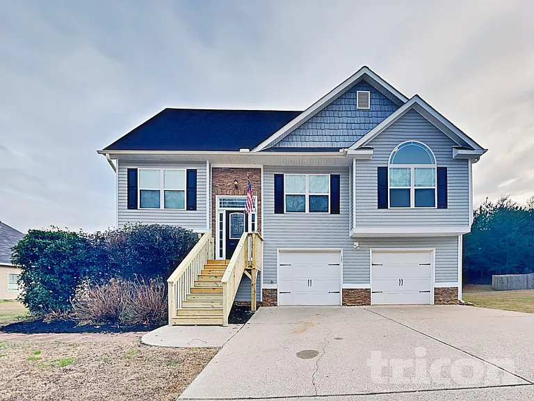 209 Arbor Dr — Photo 2
