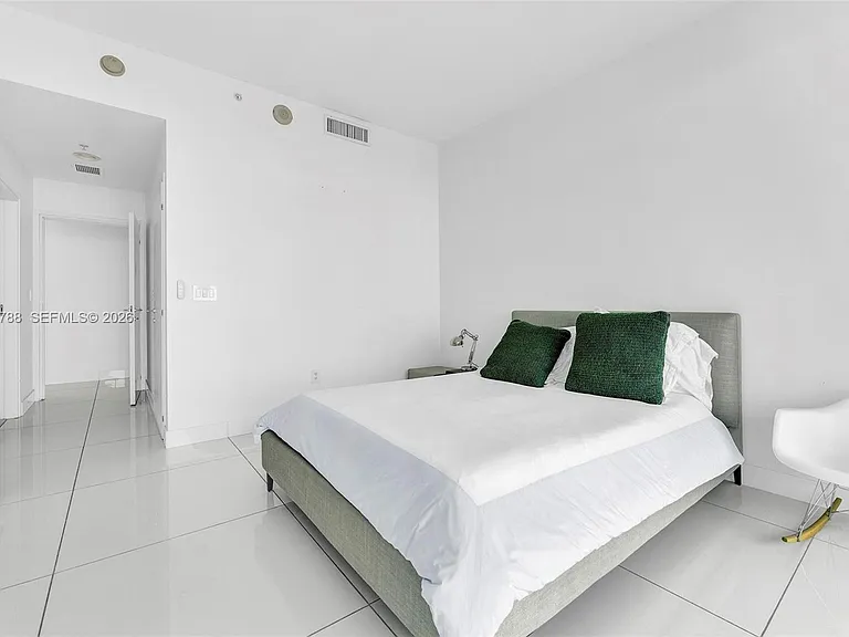 50 S Pointe Dr #2102 — Photo 16