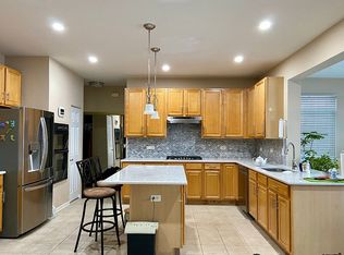 420 Rosewood Xing, Lindenhurst, IL 60046