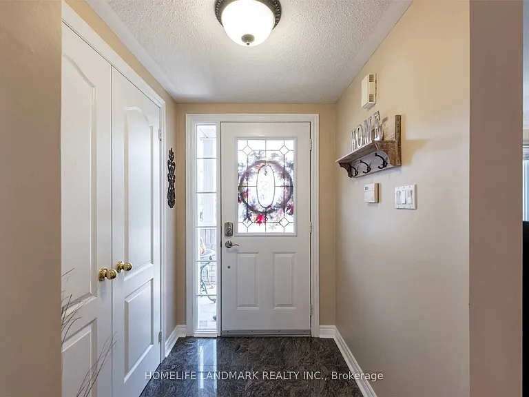 91 Red River Cres — Photo 3