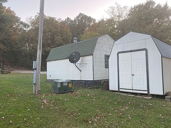 5th image of 805 Whispering Pine Ln