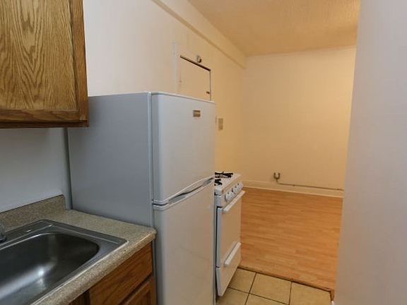 4th image of 4735 N Beacon St APT 104