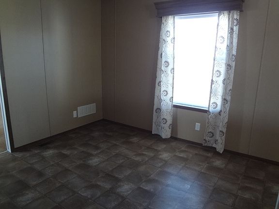 5th image of 121 Meadow Ln