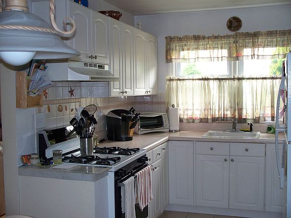 3rd image of 27 Newman Ave