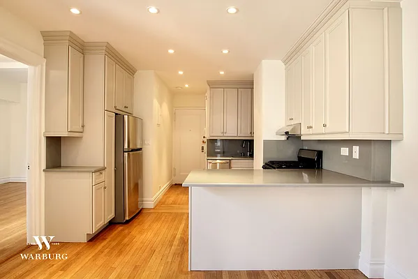 Rented by Warburg | media 50