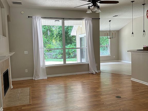 5th image of 816 E Tennessee Trce