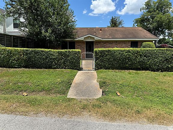 2nd image of 4511 Chapman St
