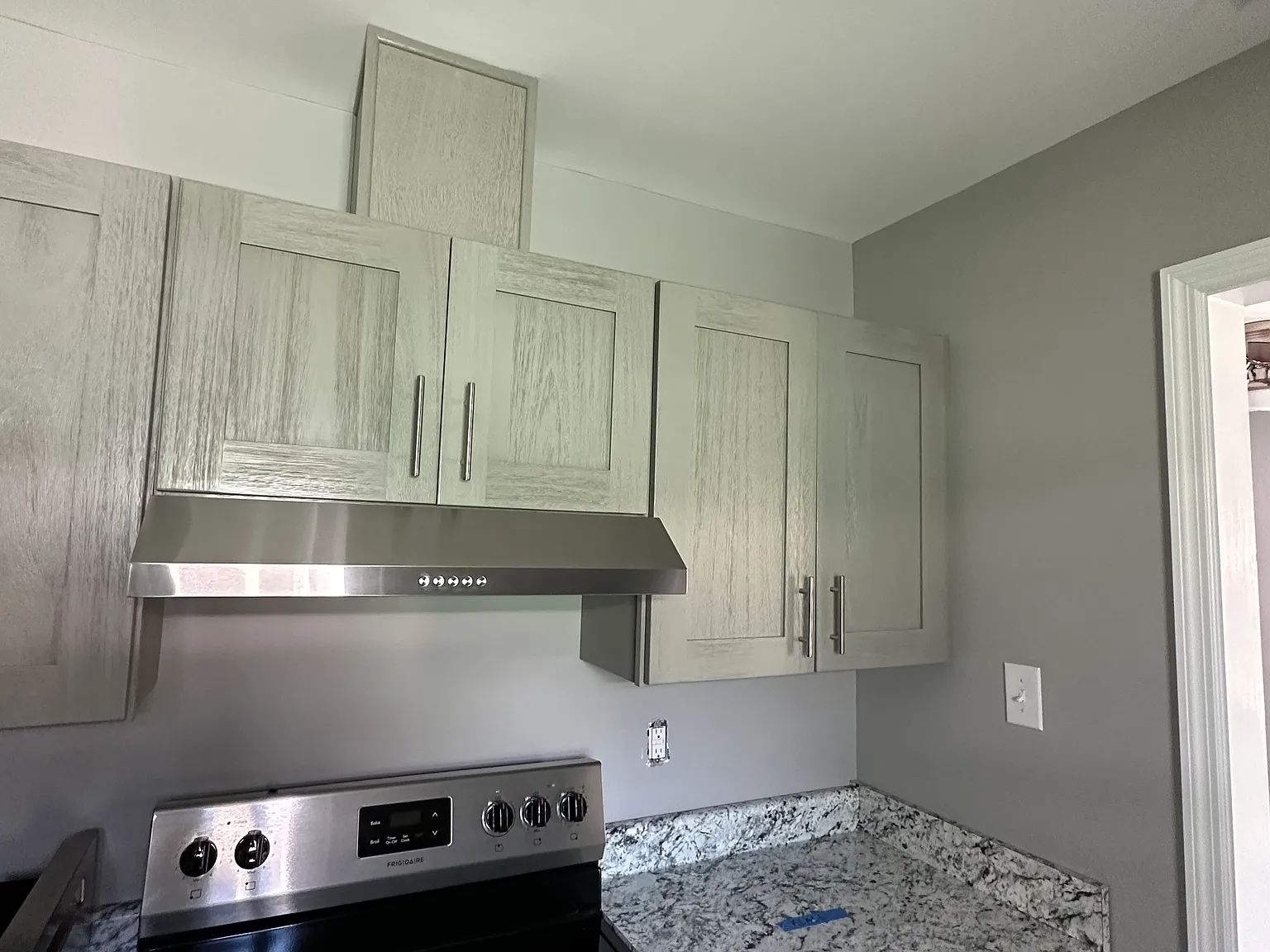 3 bed, 1000 sqft, $2,000 — Photo 2