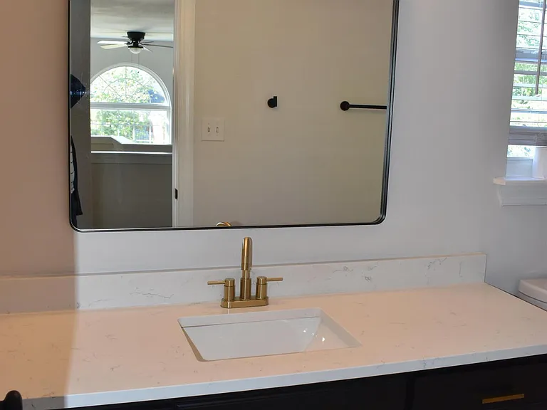 201 Bainbridge Dr — Photo 15