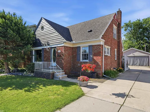 22820 Ridgeway St, Saint Clair Shores, MI 48080