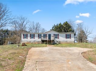 123 Center Grove Dr, Cleveland, GA 30528