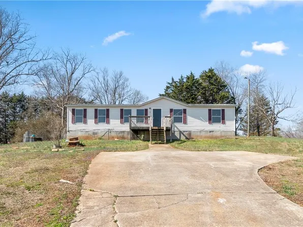 123 Center Grove Dr, Cleveland, GA 30528