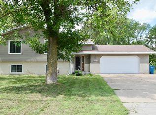 5287 Edgewood Dr, Mounds View, MN 55112