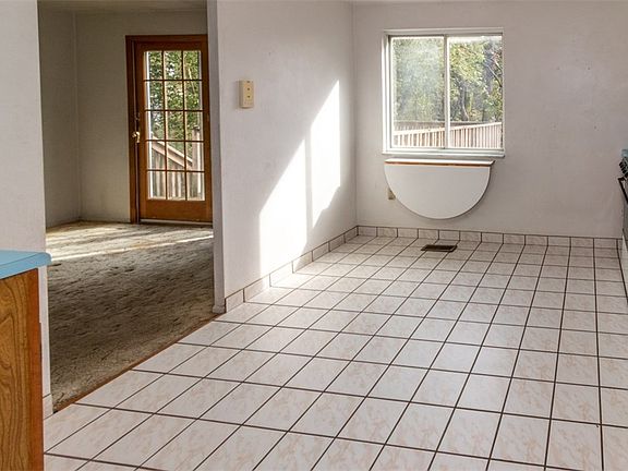 5th image of 24 Laurel Valley Dr