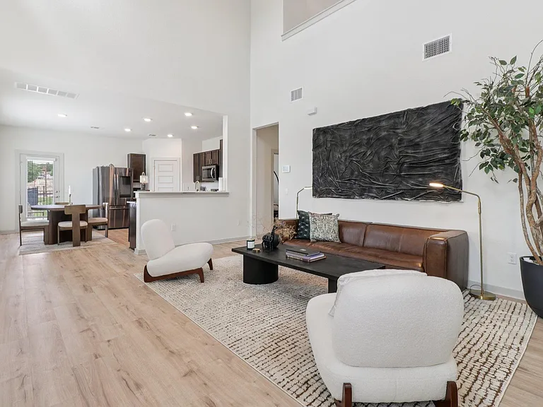 220 Merrick Rd — Photo 3
