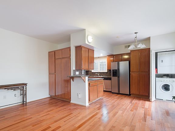 5th image of 10761 Lawler St APT 4