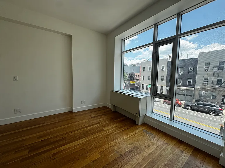 65 Ainslie St #202 — Photo 1