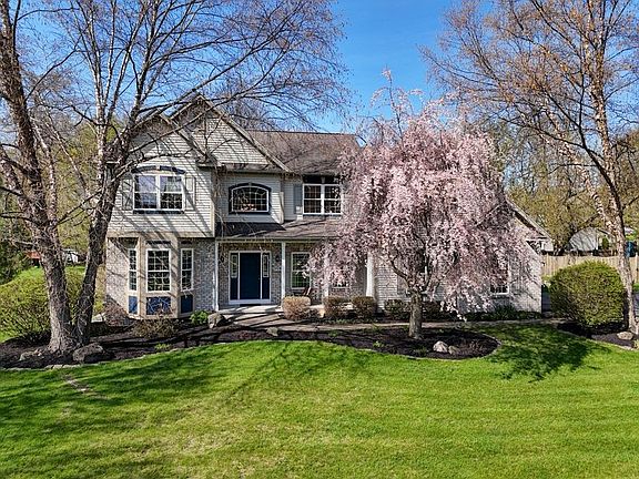 2nd image of 4 Splendor Wood Dr