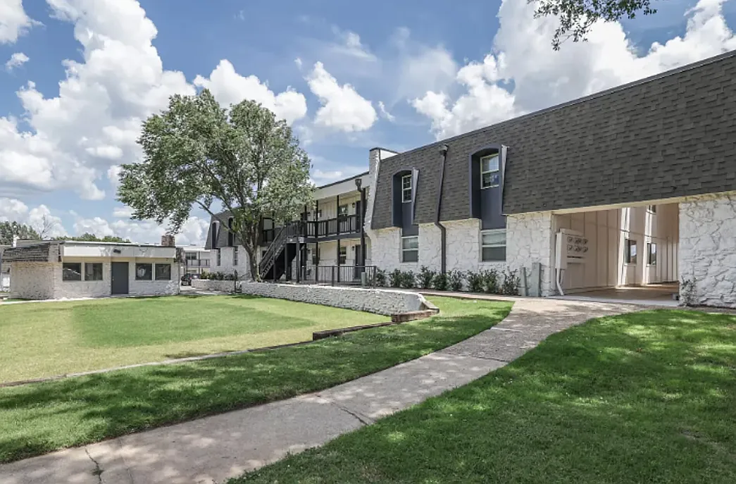 Autumn Ridge Apartments — Photo 1