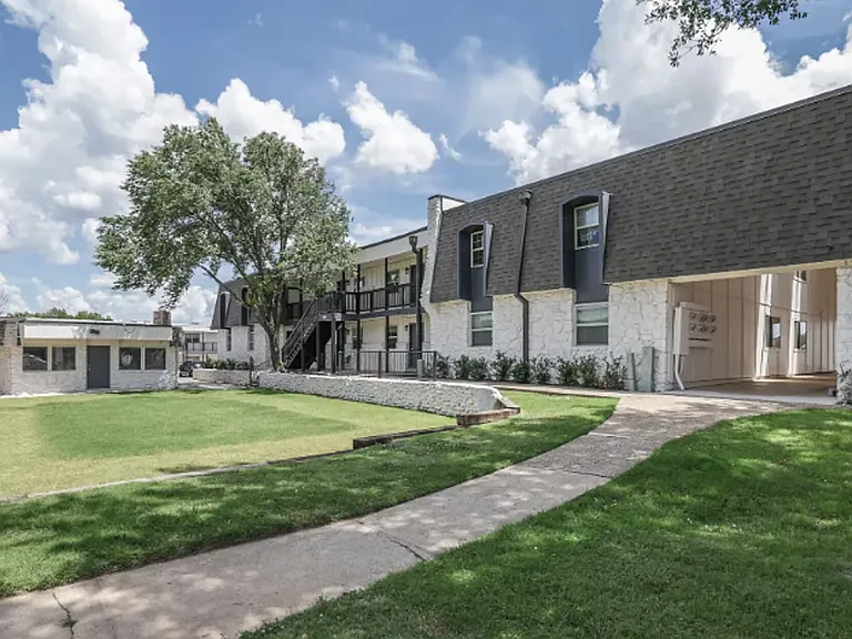 Autumn Ridge Apartments — Photo 2