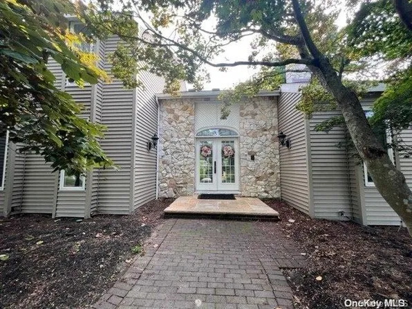 18 Fairway Drive, Port Jefferson, NY 11777