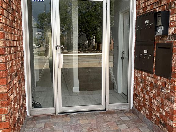 Front entry with communal mailboxes.