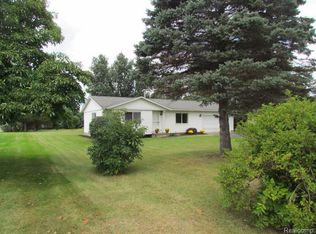 9198 Hamburg Rd, Brighton, MI 48116