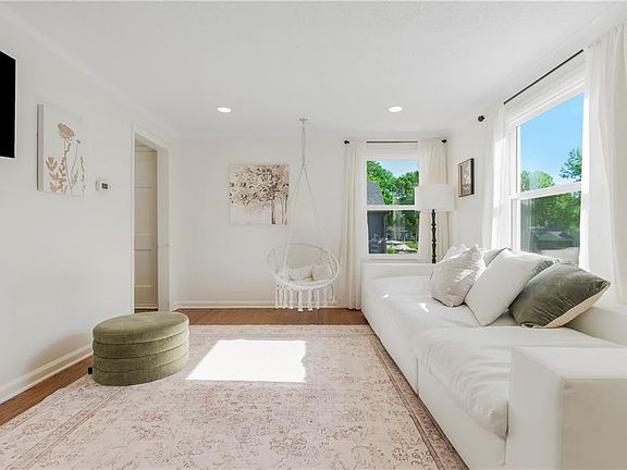 4th image of 7212 Park Ave
