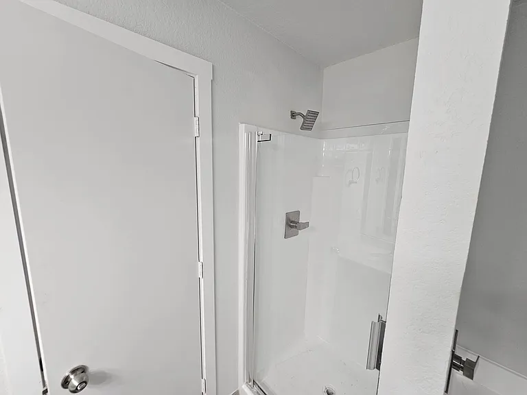919 Crestwood Dr — Photo 1