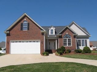 1108 Castle Dr, Graham, NC 27253