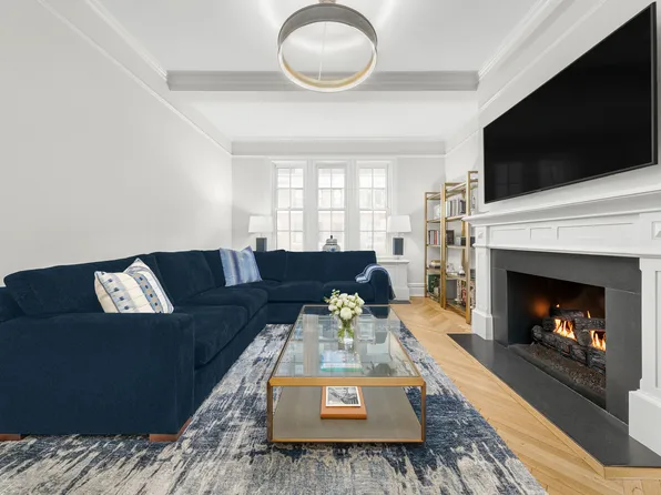 1060 Park Avenue image 1 of 6